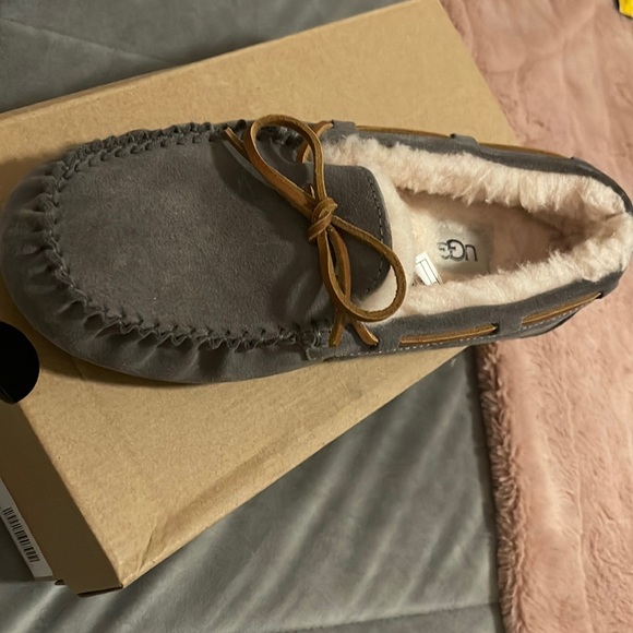 Brand new grey size 8 women’s Ugg Moccasins. They’re too tight for me - Picture 1 of 4